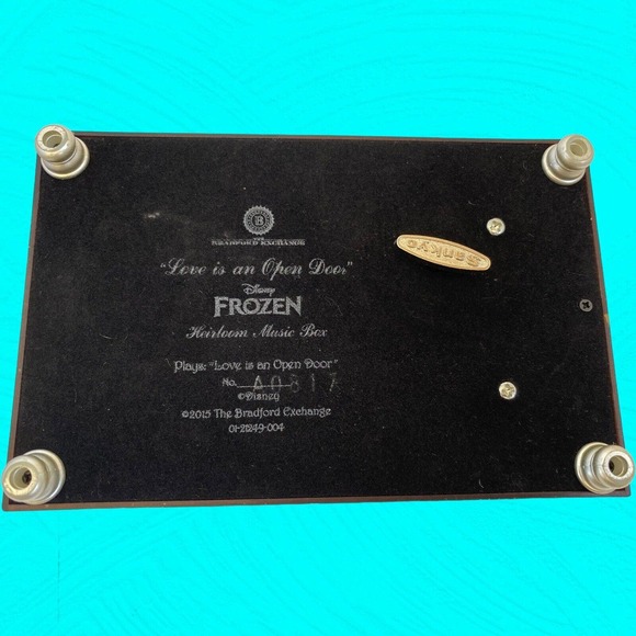 Disney FROZEN Bradford Exchange Jewelry & Music Box Plays Love Is An Open Door - Picture 4 of 9